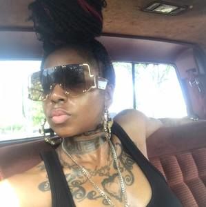 Meet your Posher, Queenpaperdoll